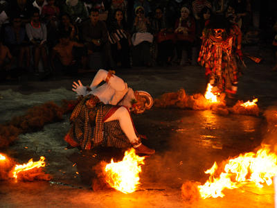 Kecak Dance au temple d'Uluwatu - nautil