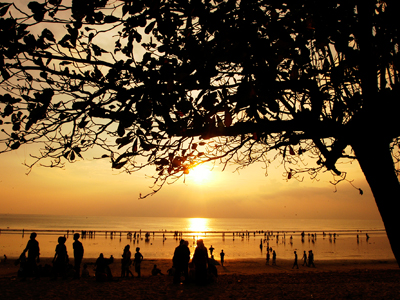 Coucher de soleil sur la plage de Kuta - nautil